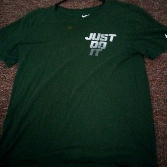 Nike Size Medium Color Green - Picture 1 of 3